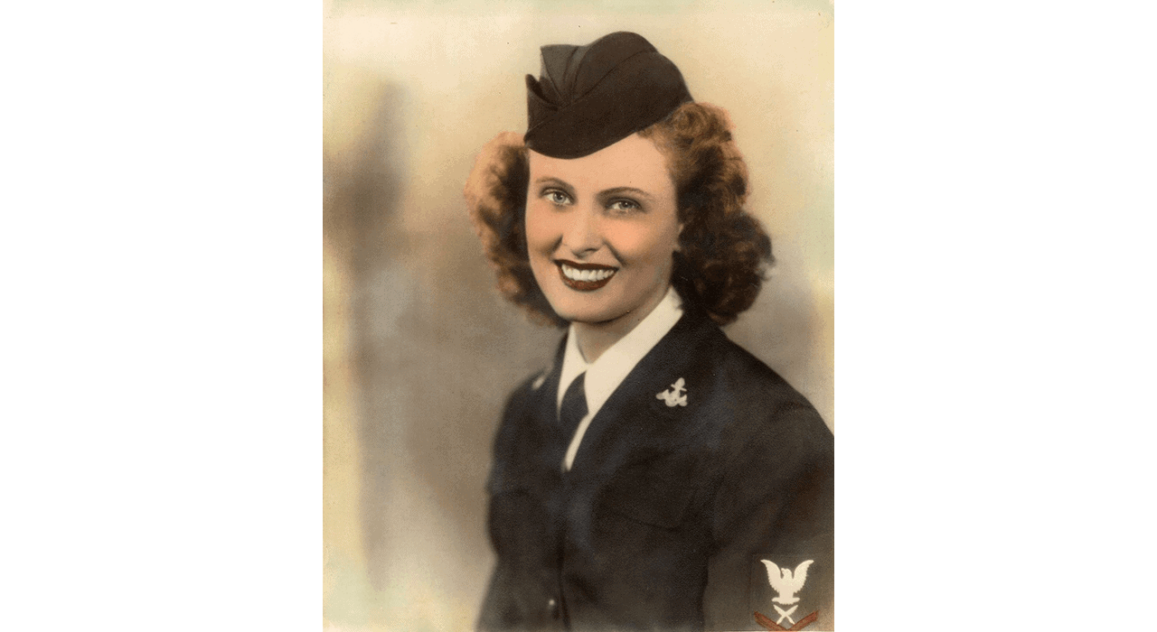 photos9 woman in Army uniform